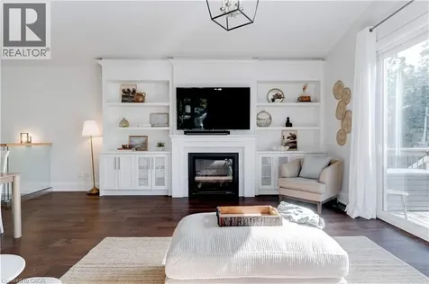 296 Kent Crescent Burlington ON L7L 4T1