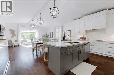 296 Kent Crescent Burlington ON L7L 4T1