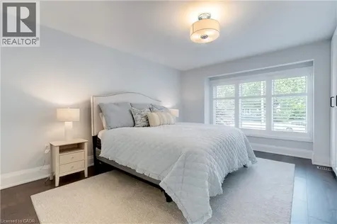 296 Kent Crescent Burlington ON L7L 4T1