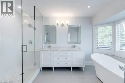 296 Kent Crescent Burlington ON L7L 4T1