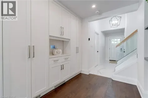 296 Kent Crescent Burlington ON L7L 4T1