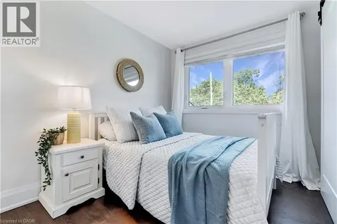 296 Kent Crescent Burlington ON L7L 4T1