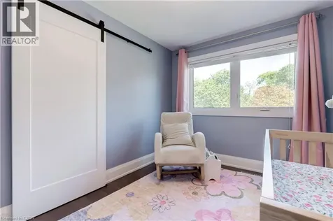 296 Kent Crescent Burlington ON L7L 4T1