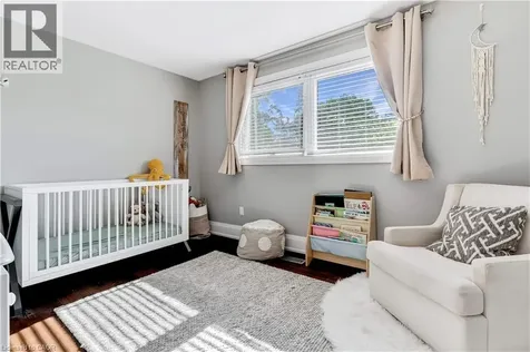 296 Kent Crescent Burlington ON L7L 4T1