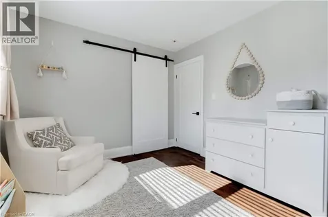 296 Kent Crescent Burlington ON L7L 4T1