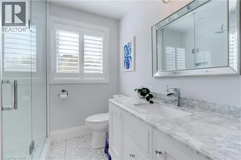 296 Kent Crescent Burlington ON L7L 4T1