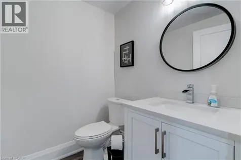 296 Kent Crescent Burlington ON L7L 4T1
