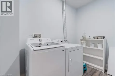 296 Kent Crescent Burlington ON L7L 4T1