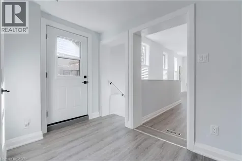 296 Kent Crescent Burlington ON L7L 4T1