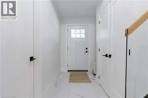 296 Kent Crescent Burlington ON L7L 4T1