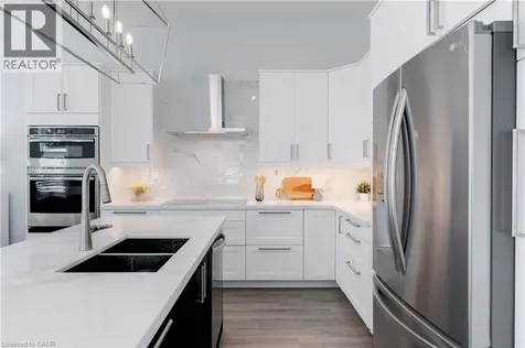 296 Kent Crescent Burlington ON L7L 4T1