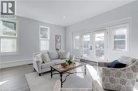 296 Kent Crescent Burlington ON L7L 4T1