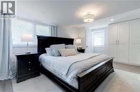 296 Kent Crescent Burlington ON L7L 4T1