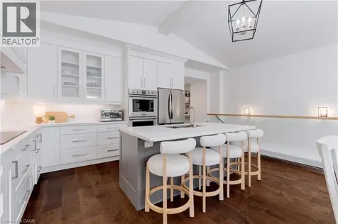 296 Kent Crescent Burlington ON L7L 4T1