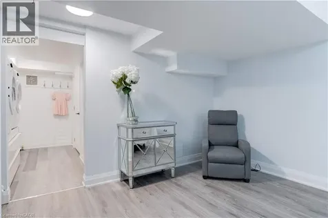 296 Kent Crescent Burlington ON L7L 4T1