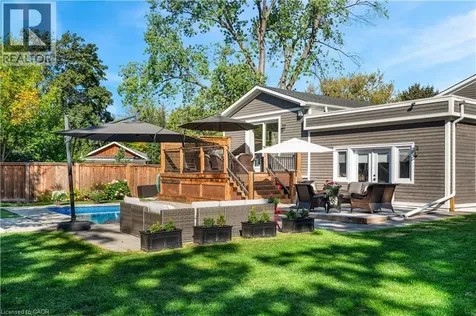 296 Kent Crescent Burlington ON L7L 4T1
