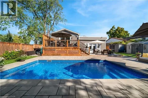 296 Kent Crescent Burlington ON L7L 4T1