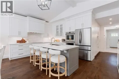 296 Kent Crescent Burlington ON L7L 4T1