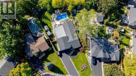 296 Kent Crescent Burlington ON L7L 4T1