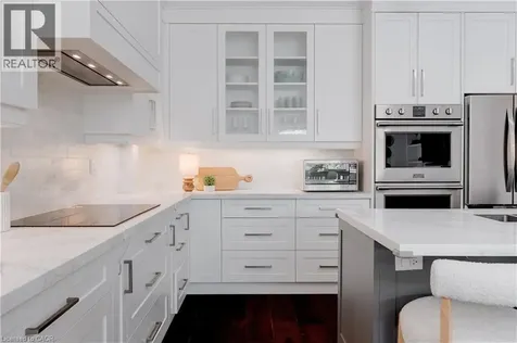 296 Kent Crescent Burlington ON L7L 4T1