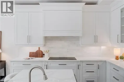 296 Kent Crescent Burlington ON L7L 4T1