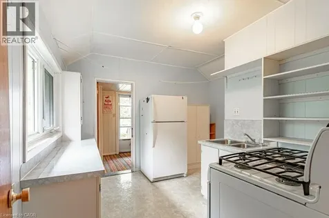 86 Manitoba Street St. Thomas ON N5P 3A4
