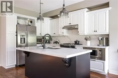 60 Mcgrath Court Dundas ON L9H 0A5