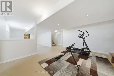 6 Cooper Court Brighton ON K0K 1H0