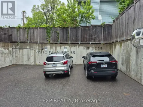 323 Winona Avenue Ottawa ON K1Z 5H3