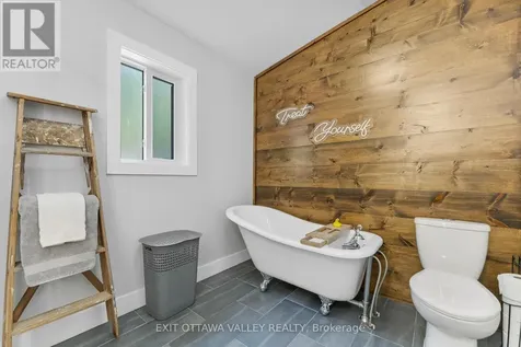 820 Hopefield Road East Madawaska Valley ON K0J 1B0