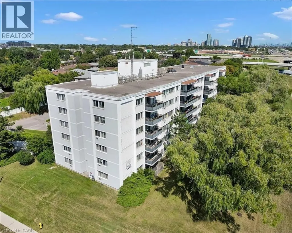 11 Neilson Drive Toronto ON M9C 1V4