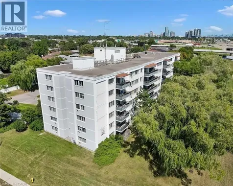 11 Neilson Drive Toronto ON M9C 1V4
