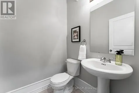 327 Ballinville Circle Ottawa ON K4M 0C4