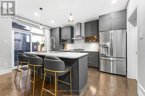 327 Ballinville Circle Ottawa ON K4M 0C4