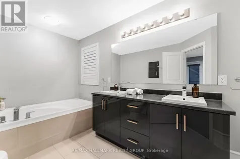 327 Ballinville Circle Ottawa ON K4M 0C4