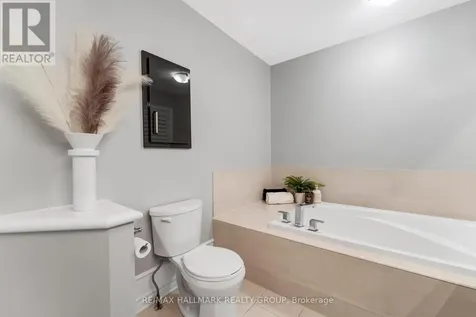 327 Ballinville Circle Ottawa ON K4M 0C4