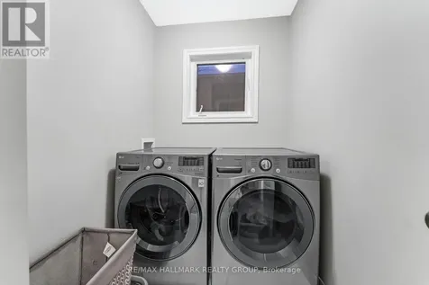 327 Ballinville Circle Ottawa ON K4M 0C4