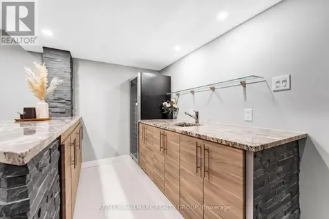 327 Ballinville Circle Ottawa ON K4M 0C4