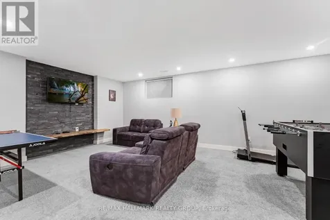 327 Ballinville Circle Ottawa ON K4M 0C4