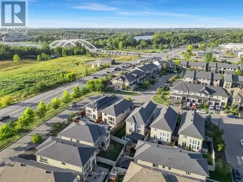 327 Ballinville Circle Ottawa ON K4M 0C4
