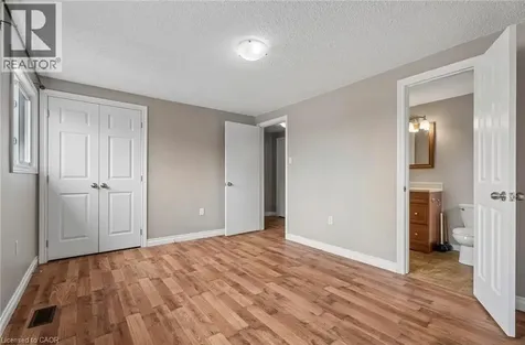 62 Corbett Drive Barrie ON L4M 5V2