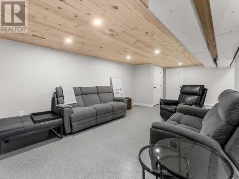 24 William Avenue Kingsville ON N9Y 3T2