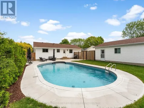 24 William Avenue Kingsville ON N9Y 3T2
