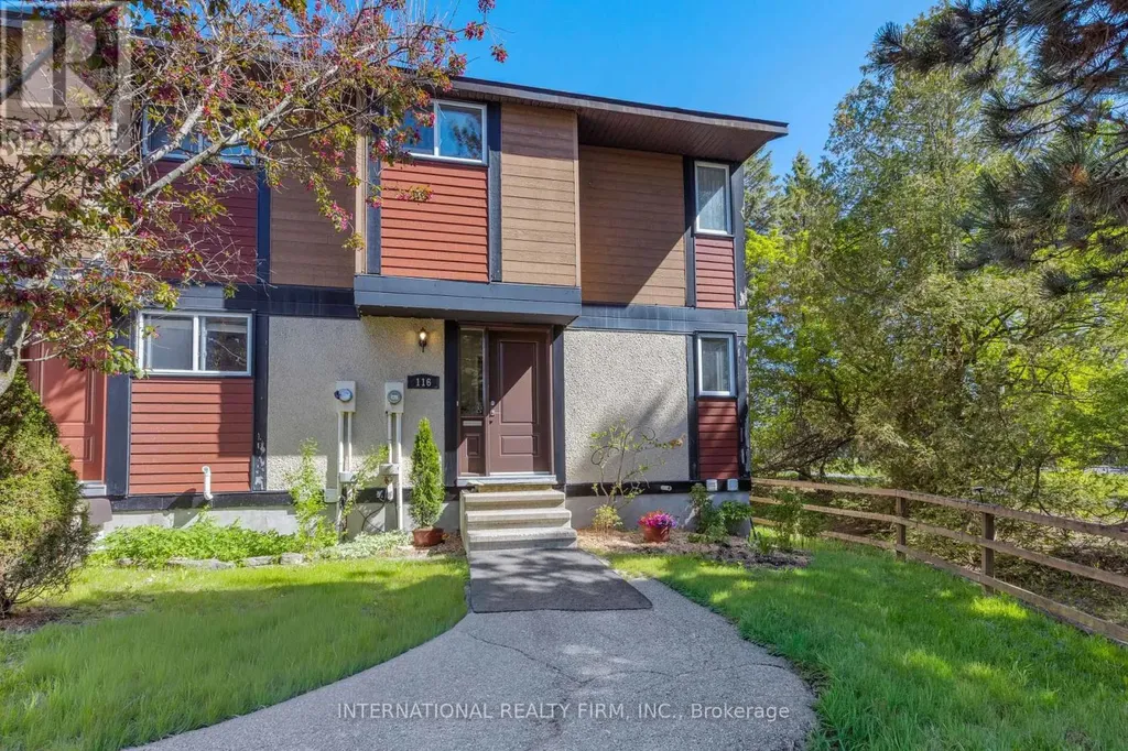 116 Mcclintock Way Ottawa ON K2L 2A4