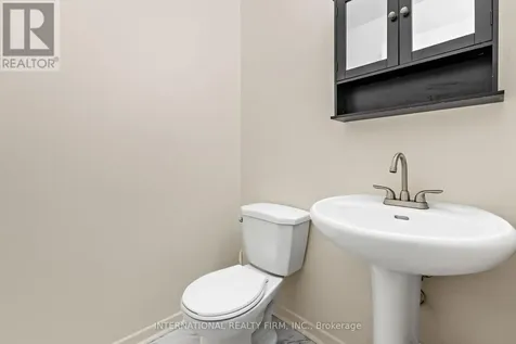 116 Mcclintock Way Ottawa ON K2L 2A4
