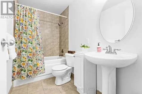 116 Mcclintock Way Ottawa ON K2L 2A4
