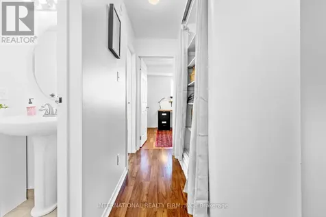 116 Mcclintock Way Ottawa ON K2L 2A4