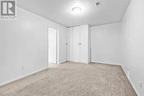 116 Mcclintock Way Ottawa ON K2L 2A4