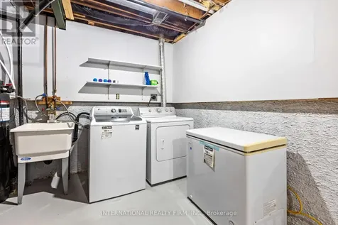 116 Mcclintock Way Ottawa ON K2L 2A4
