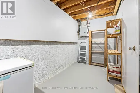 116 Mcclintock Way Ottawa ON K2L 2A4